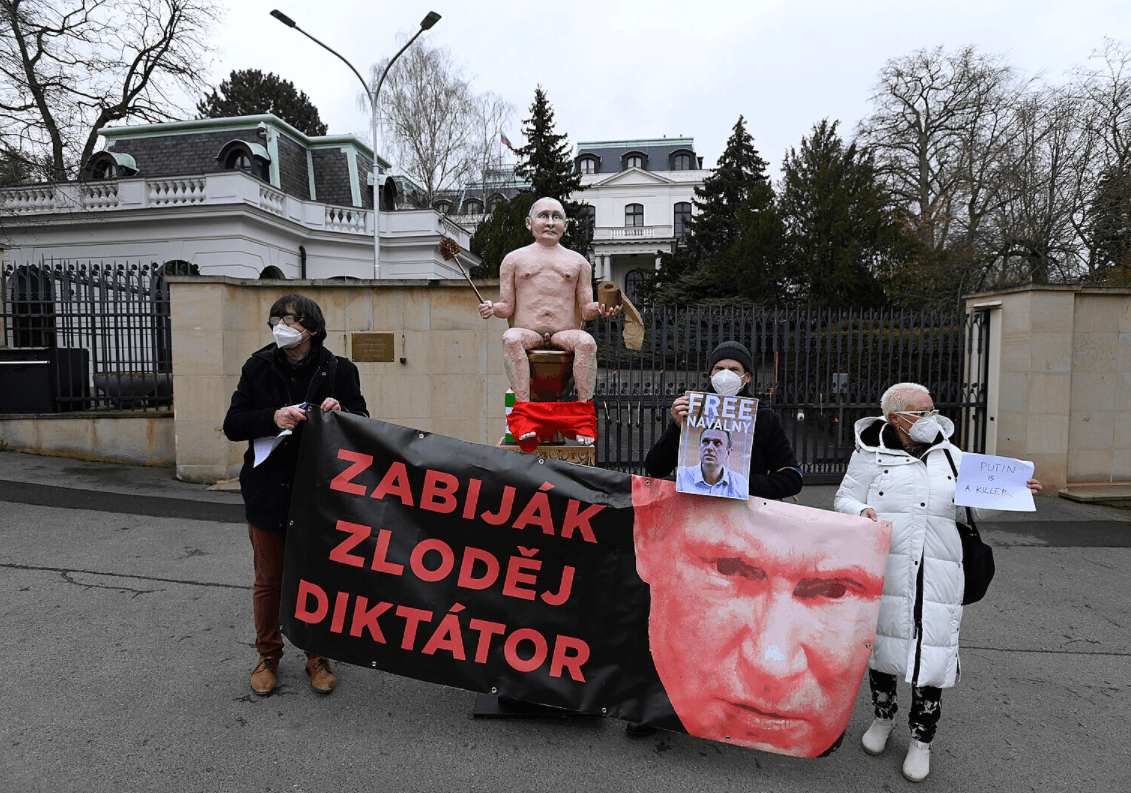 Подорванное доверие. Как Россия лишается бывших сателлитов в Восточной Европе