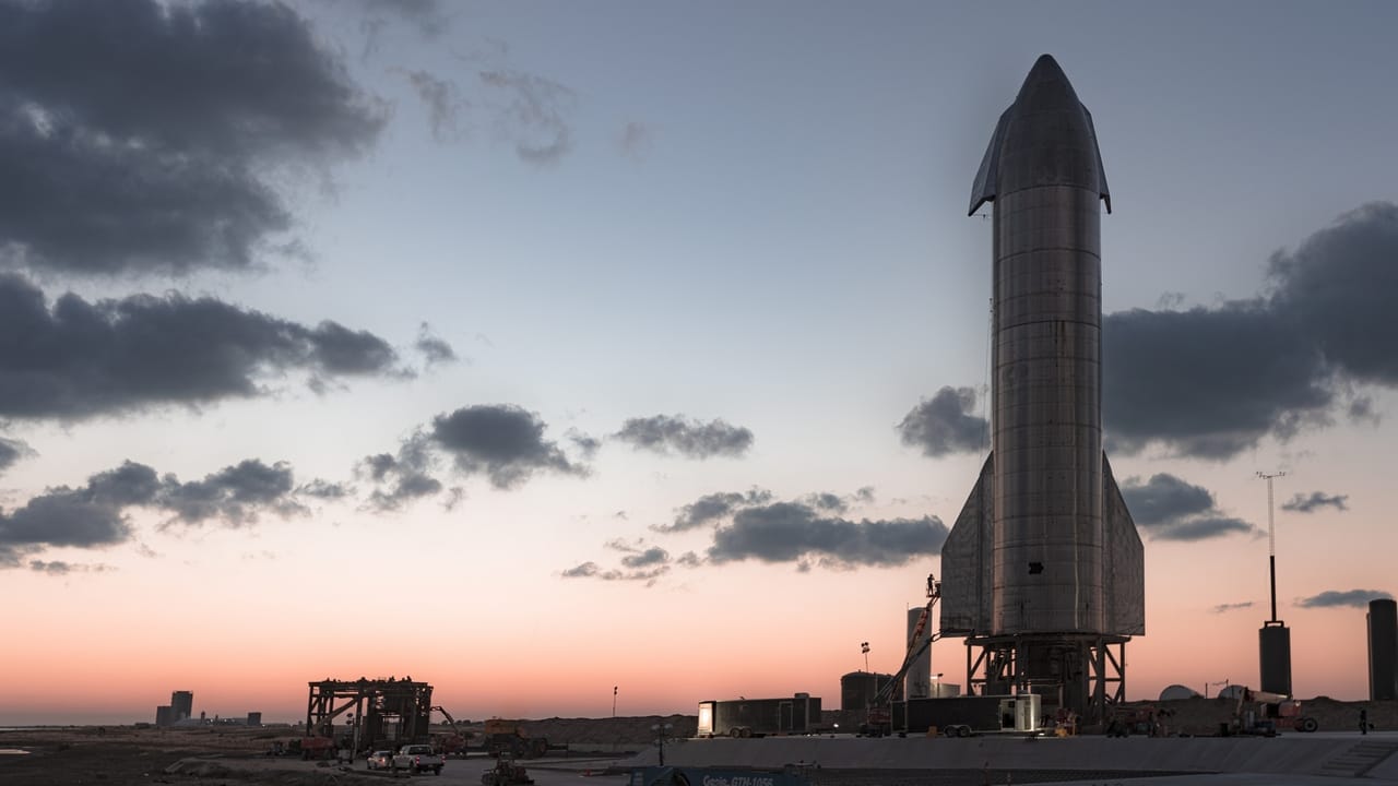 Space X проведет новые испытания космического корабля Starship, который разрабатывают для полетов на Луну и Марс