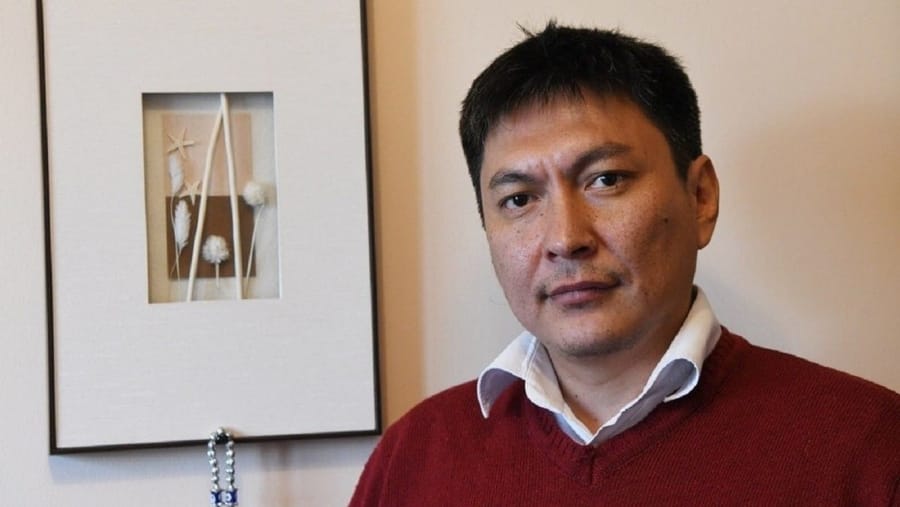 За киргизским журналистом Болотом Темировым, которому подбросили наркотики, велась слежка. В его спальне была установлена скрытая камера