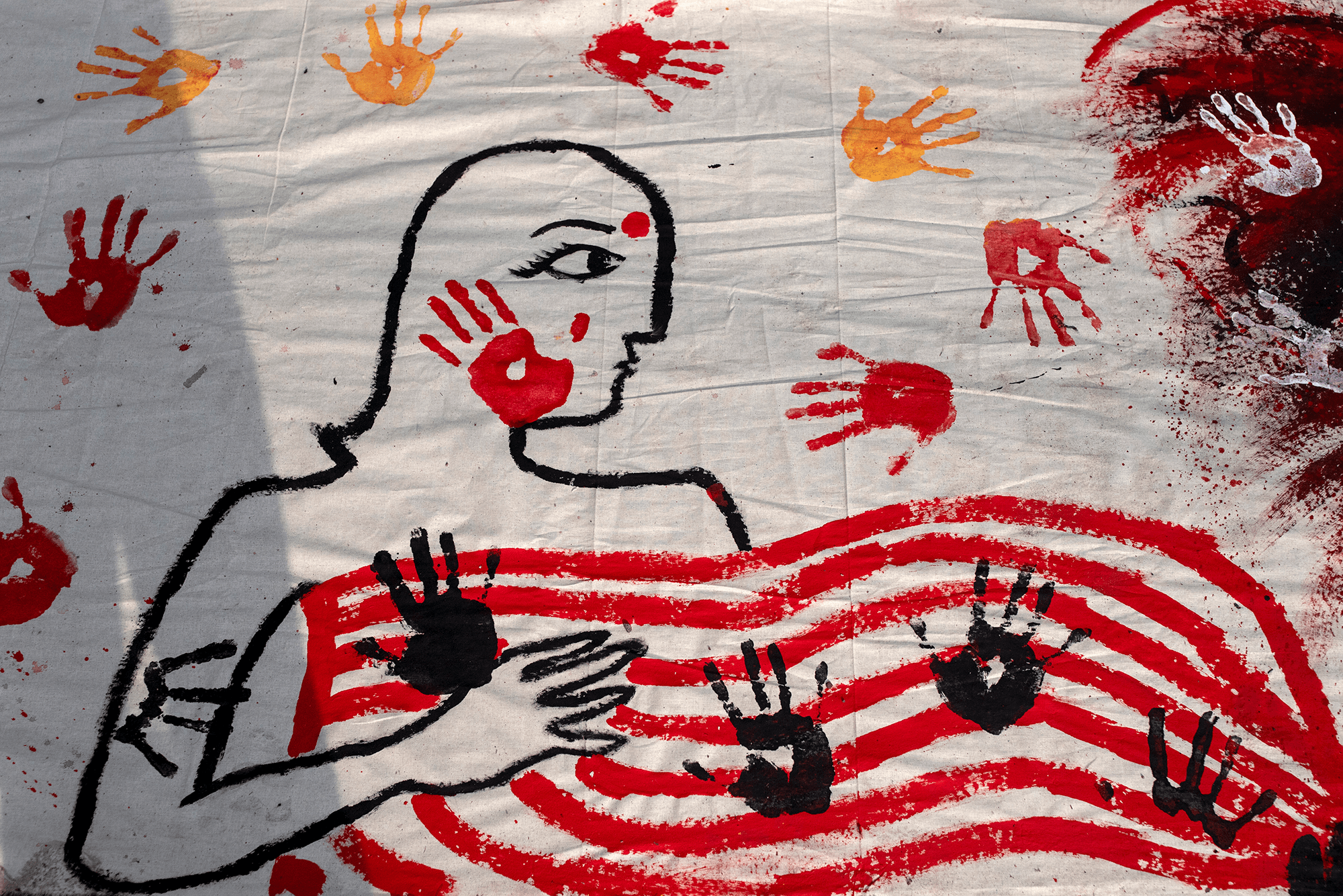 Дагестанку, спрятавшуюся в шелтере, попытались похитить родственники. Они избили ее в отделе полиции