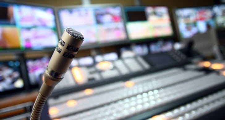 Не закрываются, а перемещаются. Российские СМИ расправляют плечи в эвакуации