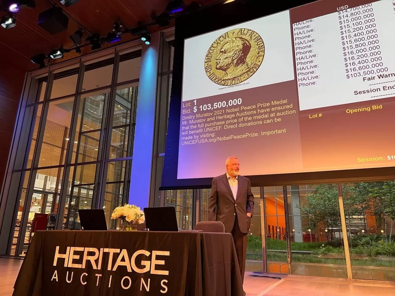 Дмитрий Муратов продал свою Нобелевскую медаль за $103,5 млн. Все вырученные деньги пойдут украинским беженцам