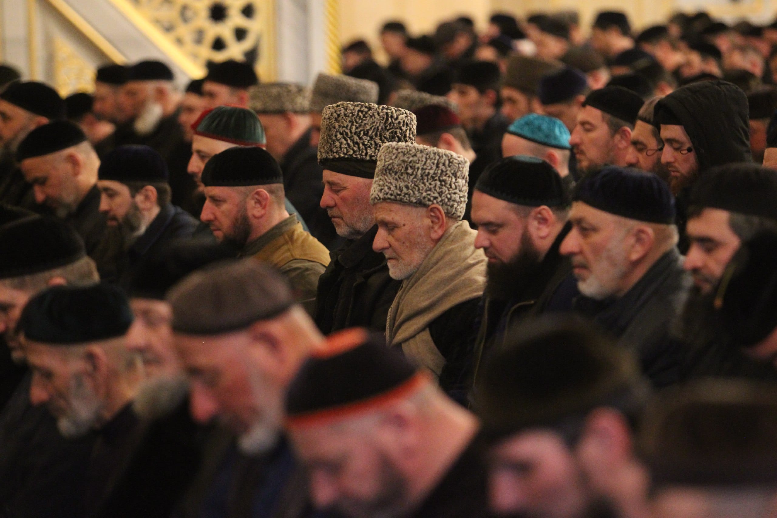 В Чечне имамы во время проповеди вербуют прихожан для участия в войне с Украиной — 1ADAT