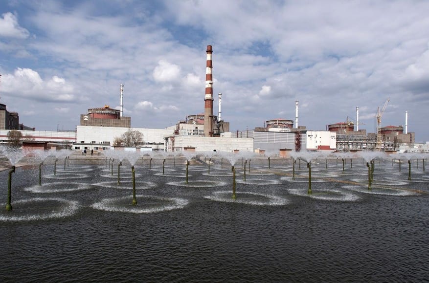 ГУР Украины: Сотрудникам Запорожской АЭС продлили выходные, чтобы отключить станцию от украинских сетей