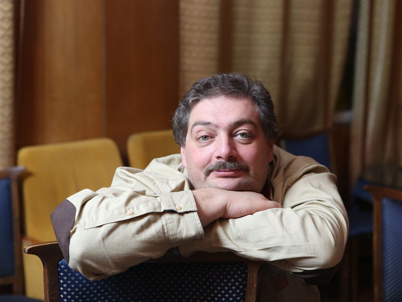 «Желаю Путину долгой жизни, чтобы Бог не успел сделать то, что должны мы» — Дмитрий Быков выступил на антивоенном конгрессе