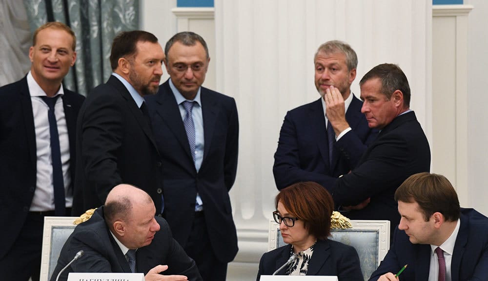 Кремль звонит уехавшим из России олигархам и призывает вернуться — Financial Times