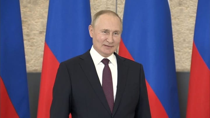Путин заявил, что в Украине воюют только контрактники. Но там есть и срочники, а добровольцев ищут в тюрьмах, ночлежках и психдиспансерах