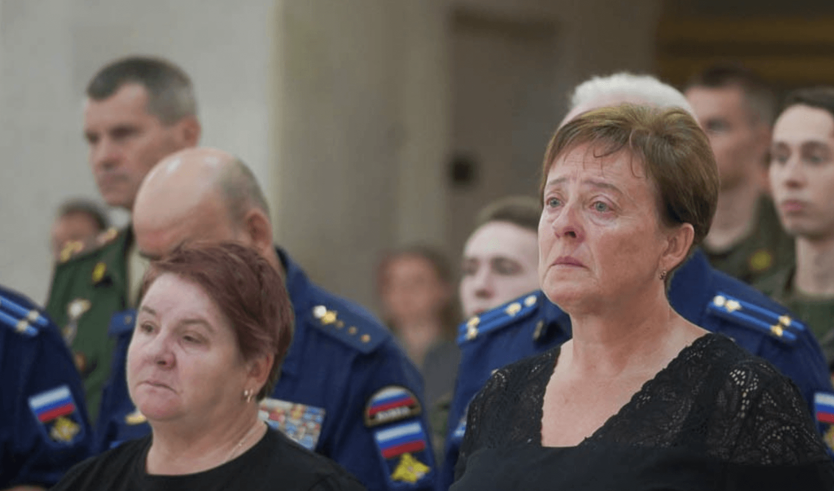 Тушенка, чай и по медали. В России благодарят матерей за отправку детей на войну продуктовыми наборами