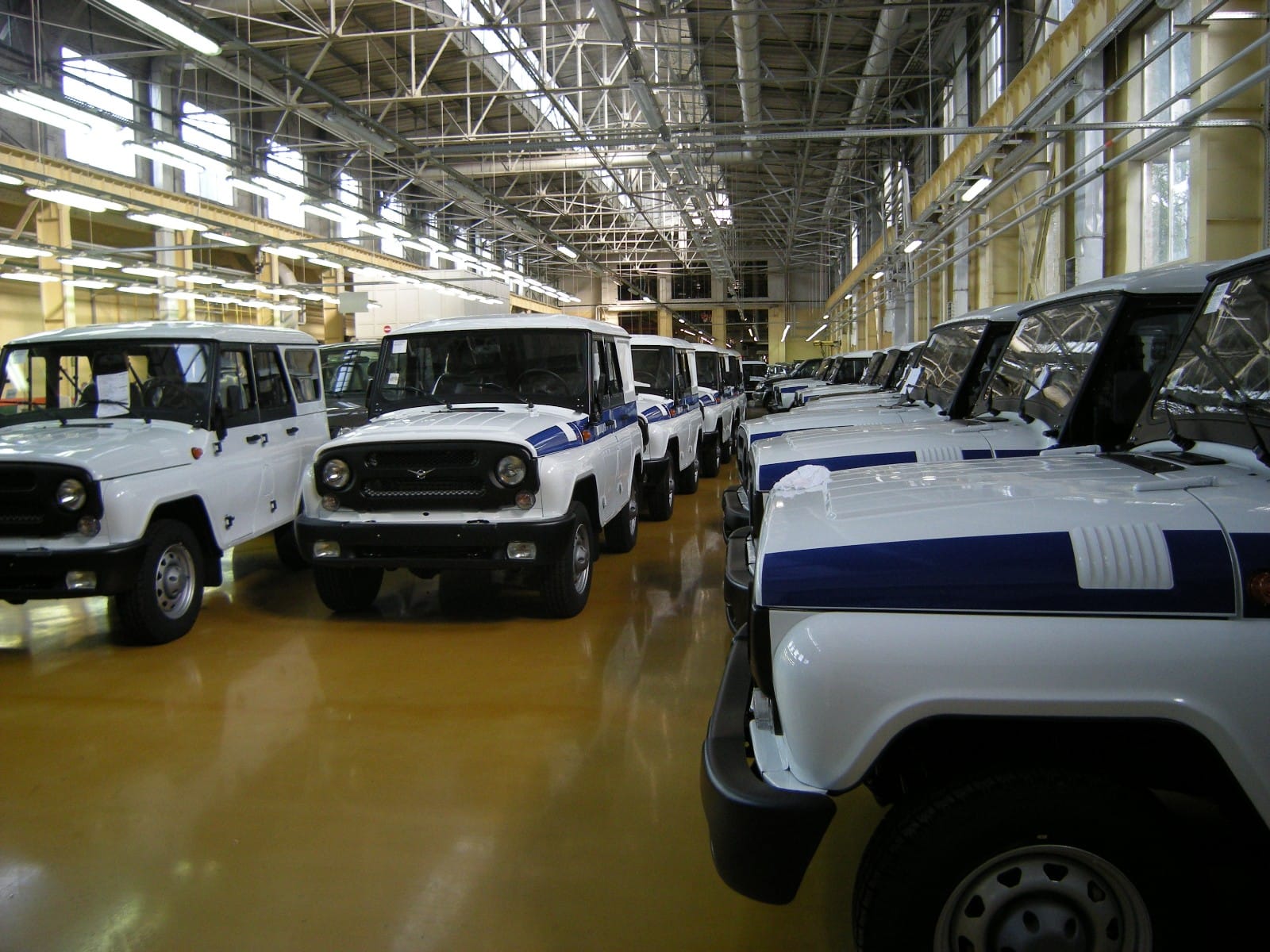 После требований о повышении зарплаты рабочих УАЗ доставили в отделение полиции. Их могут обвинить в саботаже гособоронзаказа