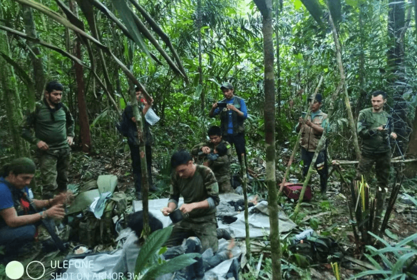 В Колумбии нашли четырех детей, выживших после крушения самолета. Они 40 дней провели в джунглях