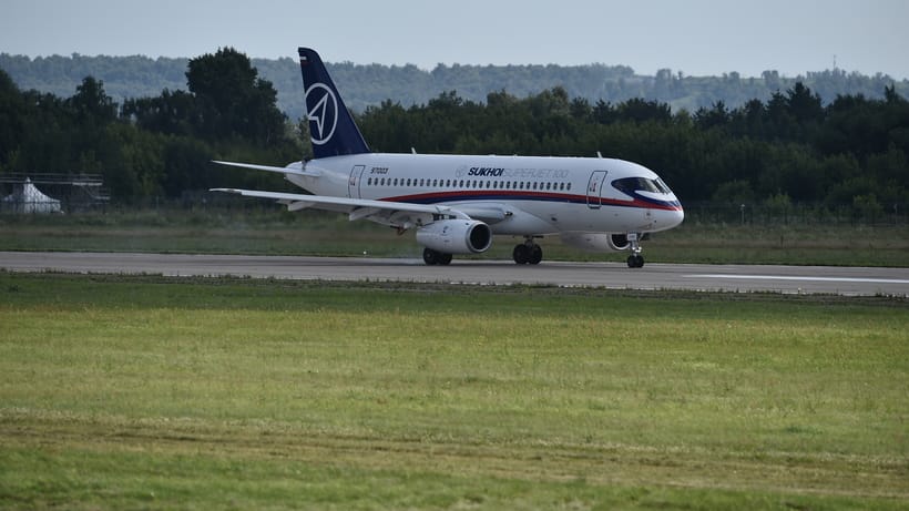 «Совершивший полет SJ-100 не импортозамещенный. Детали под него делал Запад, РФ не сможет произвести их или взять с Boeing» — авиаэксперт