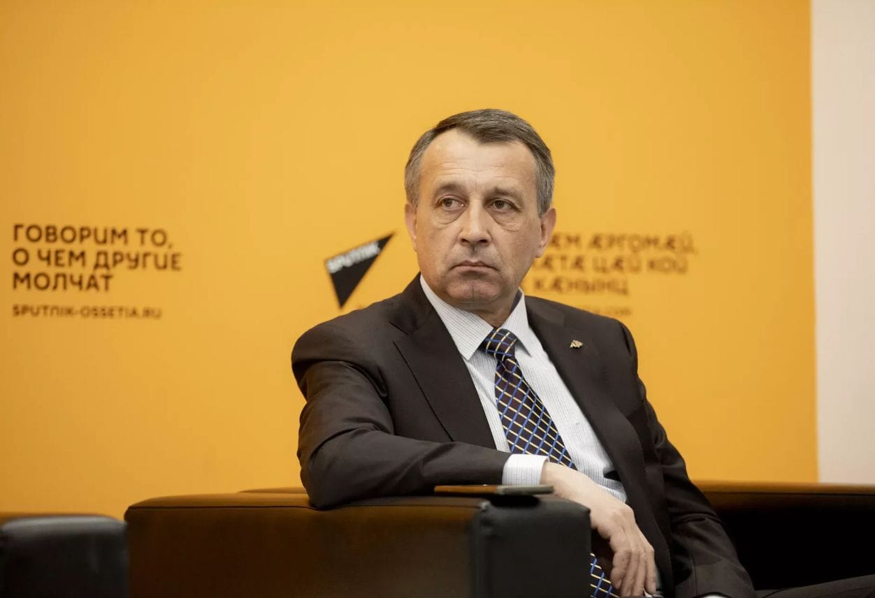 Журналист с офицерской «ксивой»: кем на самом деле является депортированный из Молдовы шеф местного «Спутника» Виталий Денисов 