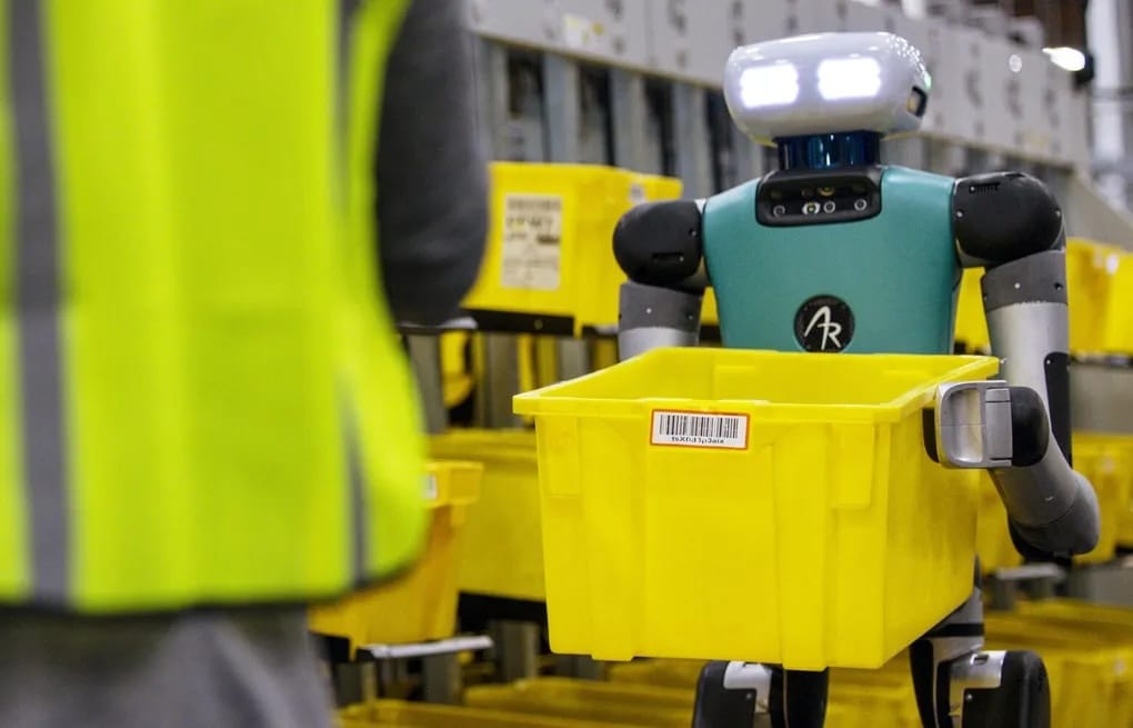 Amazon проводит испытания человекоподобных роботов, которые будут работать на ее складах