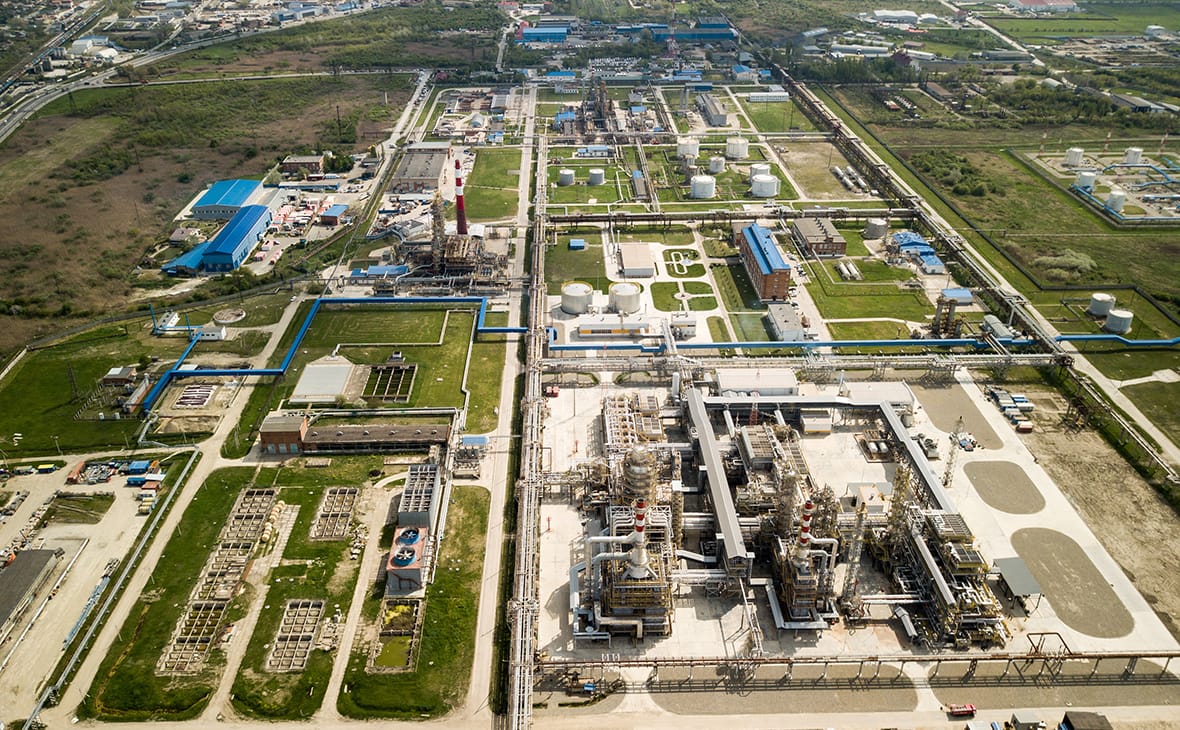 На краснодарском НПЗ случился пожар, вероятно из-за попадания беспилотника. Минобороны РФ отчиталось о 36 сбитых БПЛА