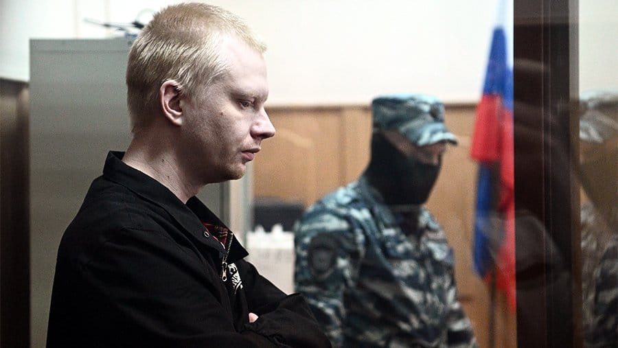 «Из передних зубов остались только клыки». Главный обвиняемый по делу о попытке покушения на Соловьева рассказал о пытках ФСБ