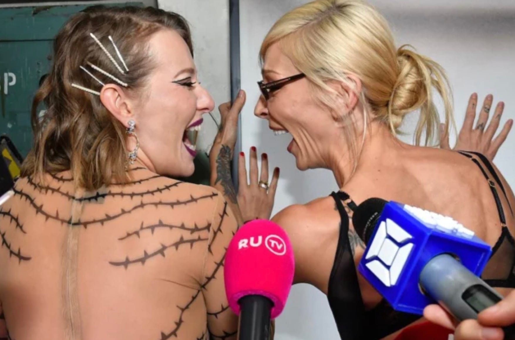 Ксения Собчак поддержала «марафон извинений» после almost naked — вечеринки Ивлеевой. C последней требуют через суд 1 миллиард рублей