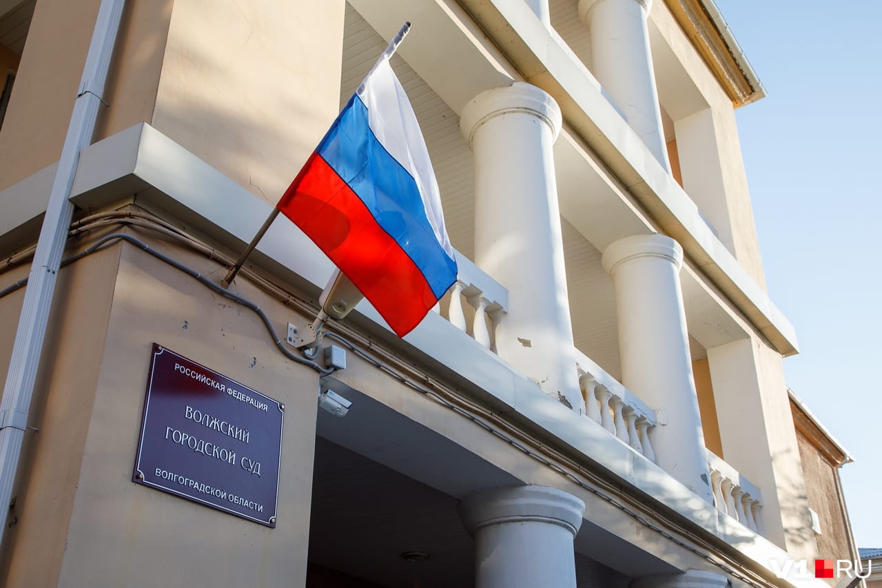 Жителя Волгоградской области оштрафовали за радужный флаг в соцсети. Это первый подобный приговор после запрета  «движения ЛГБТ»