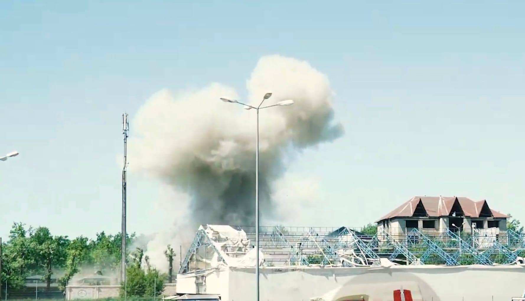 РИА «Новости»: ВСУ ударили из HIMARS по участникам автопробега в честь 10-летия «ДНР» в Донецке. Есть погибшие и раненые 