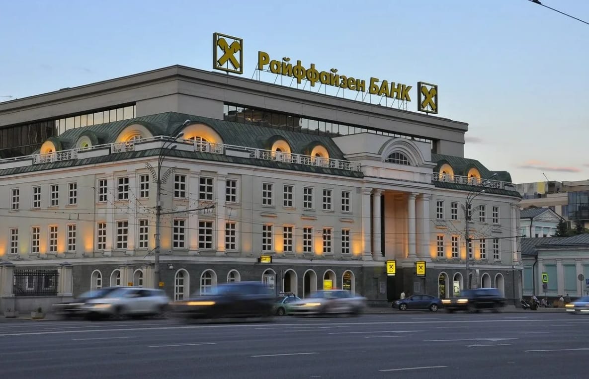 Райффайзенбанк перестанет проводить исходящие платежи в долларах с 10 июня