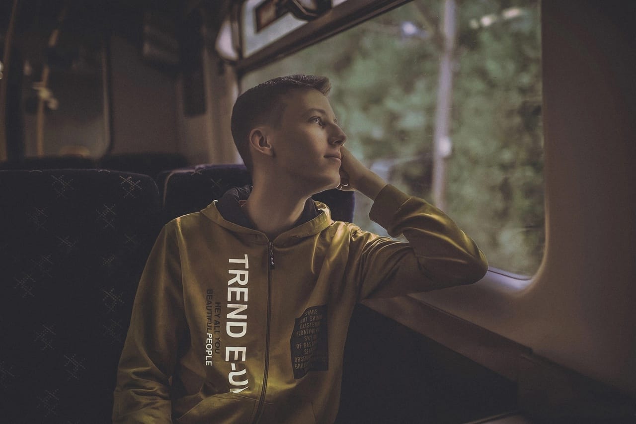 Суд приговорил к 14 годам строгого режима 20‑летнего карельского активиста по делу о госизмене из‑за диверсии на железной дороге