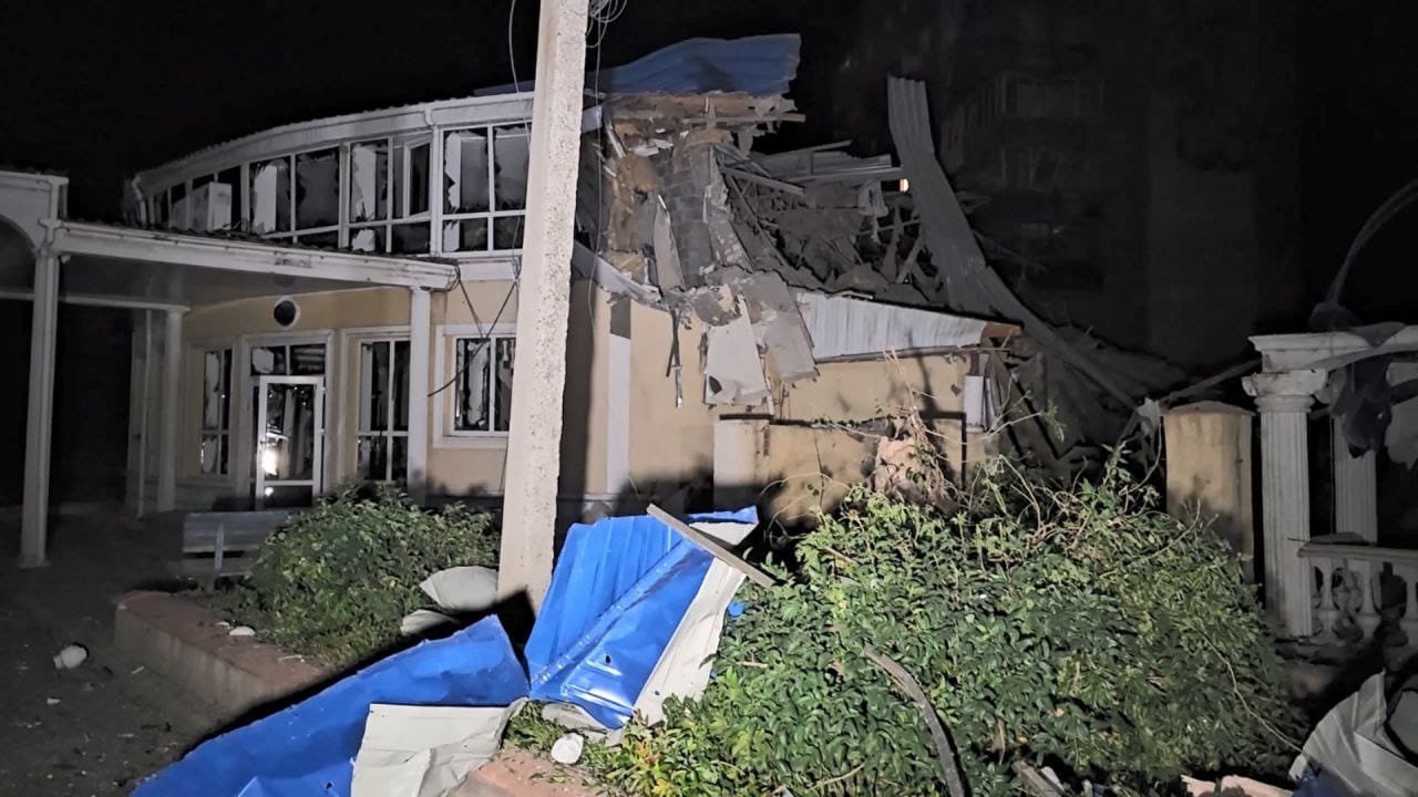 Российская ракета попала в гостиницу в Краматорске, пострадали четверо журналистов Reuters, один пропал без вести