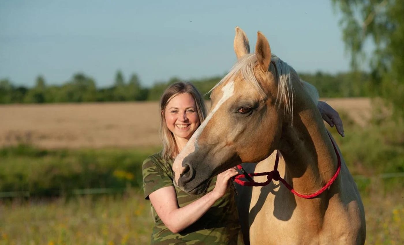 Зоозащитницу из Люберец обвинили в госизмене. В начале вторжения в Украину она пыталась спасти из-под обстрелов в Харькове лошадей