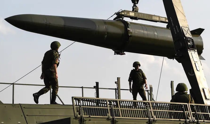 «Россия расширяет набор сценариев, при которых она может применить ядерное оружие. Но угроза должна быть критической» — Павел Подвиг