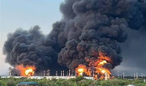 Украинские беспилотники атаковали нефтебазу в Энгельсе, обеспечивающую военный аэродром