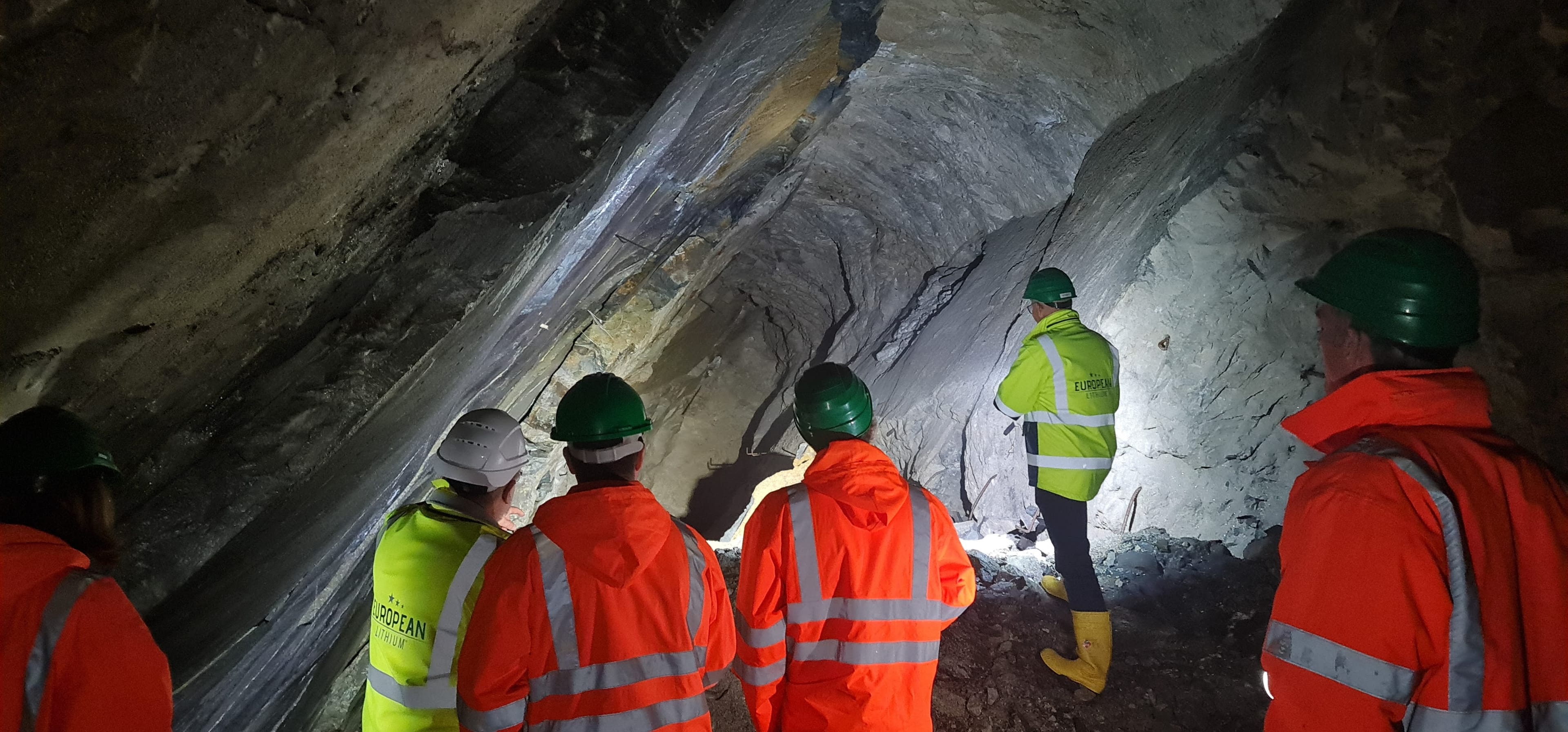 Росатом анонсировал полный цикл производства литий-ионных батарей после захвата месторождения лития в Украине. Россия получала его из Чили 