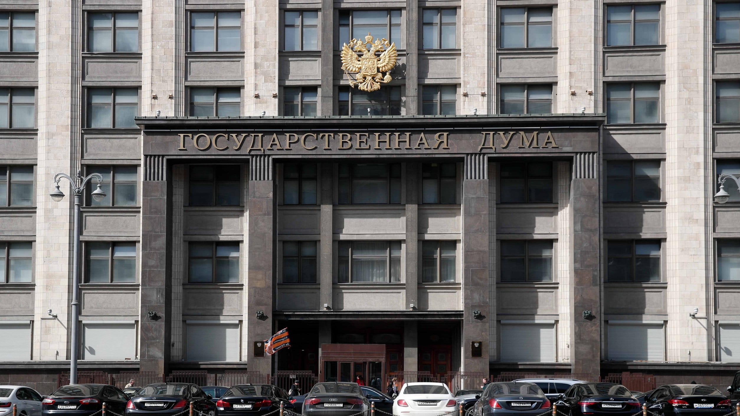 Запрет на поиск «экстремистской» информации, слежка за мигрантами и банковскими операциями: какие законы вступают в силу с 1 сентября