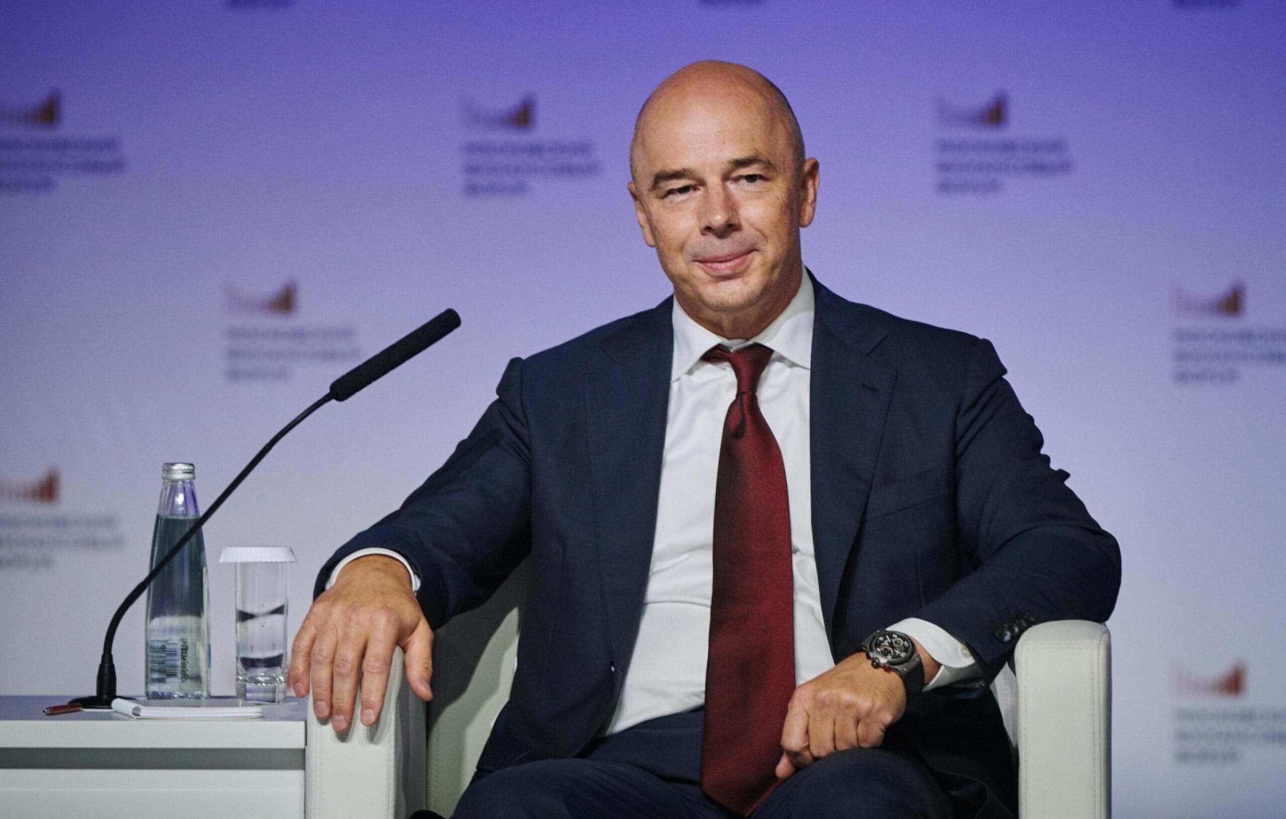 Минфин анонсировал снижение цены отсечения нефти, которое идет в ФНБ в рамках бюджетного правила