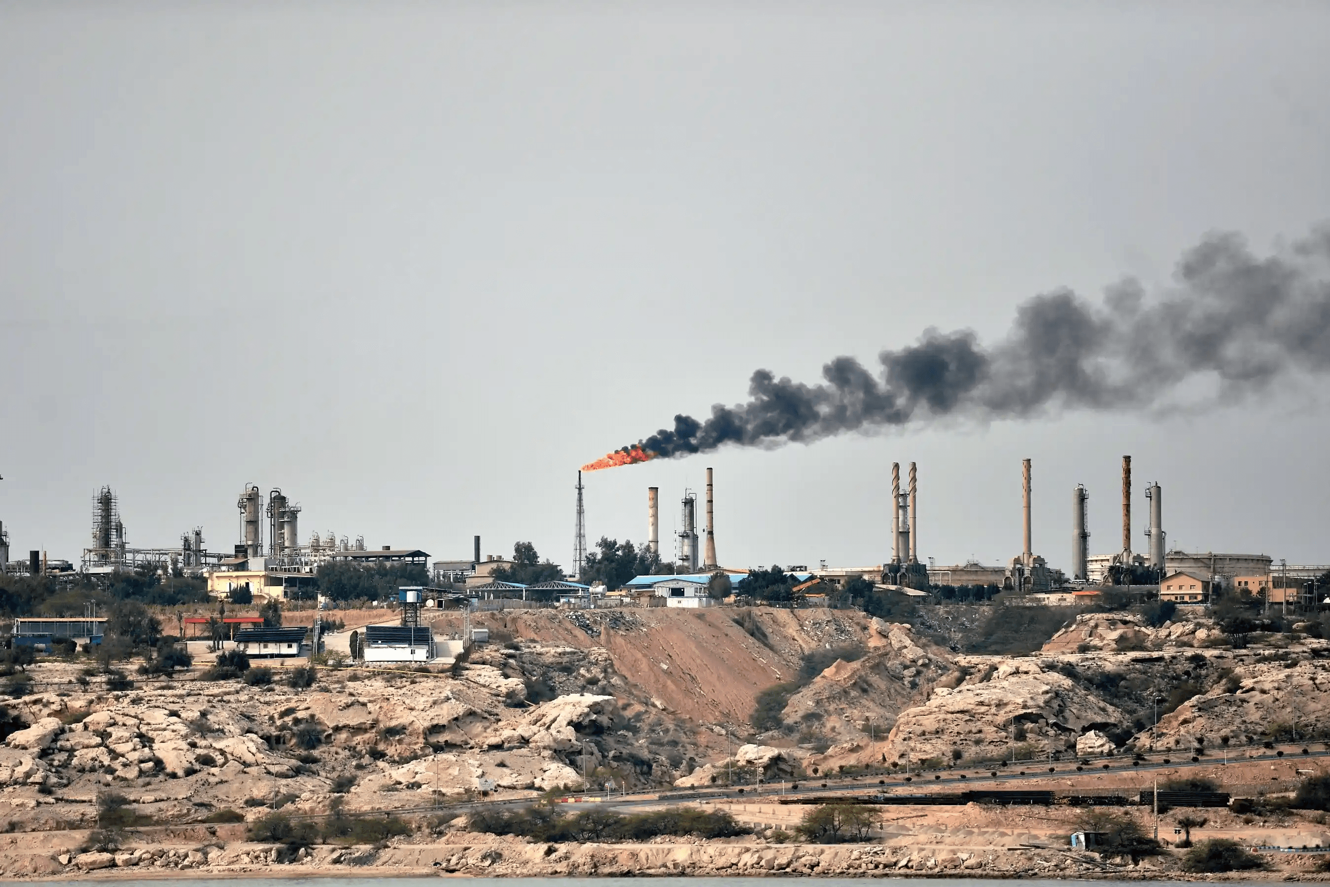 Иран усиливает оборону острова Харк, опасаясь возможной наземной операции США — CNN