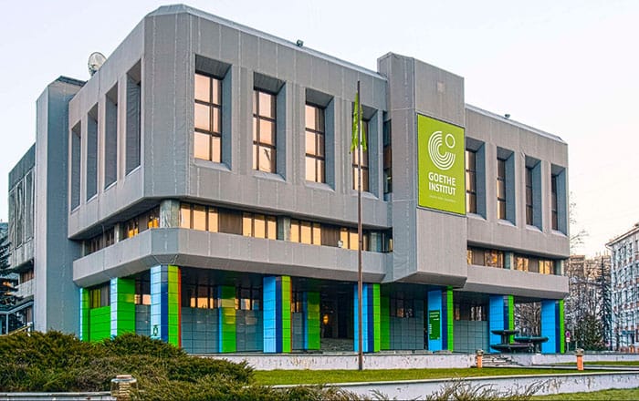 Гёте-Институту заблокировали счета после угроз Марии Захаровой