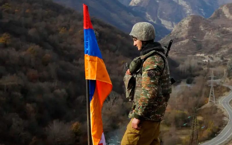 Минобороны РФ: Военные Нагорного Карабаха начали сдавать оружие