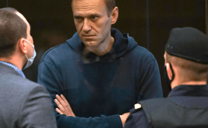 Силовики отсудили у Навального 1500 рублей на бензин для поездок в суд