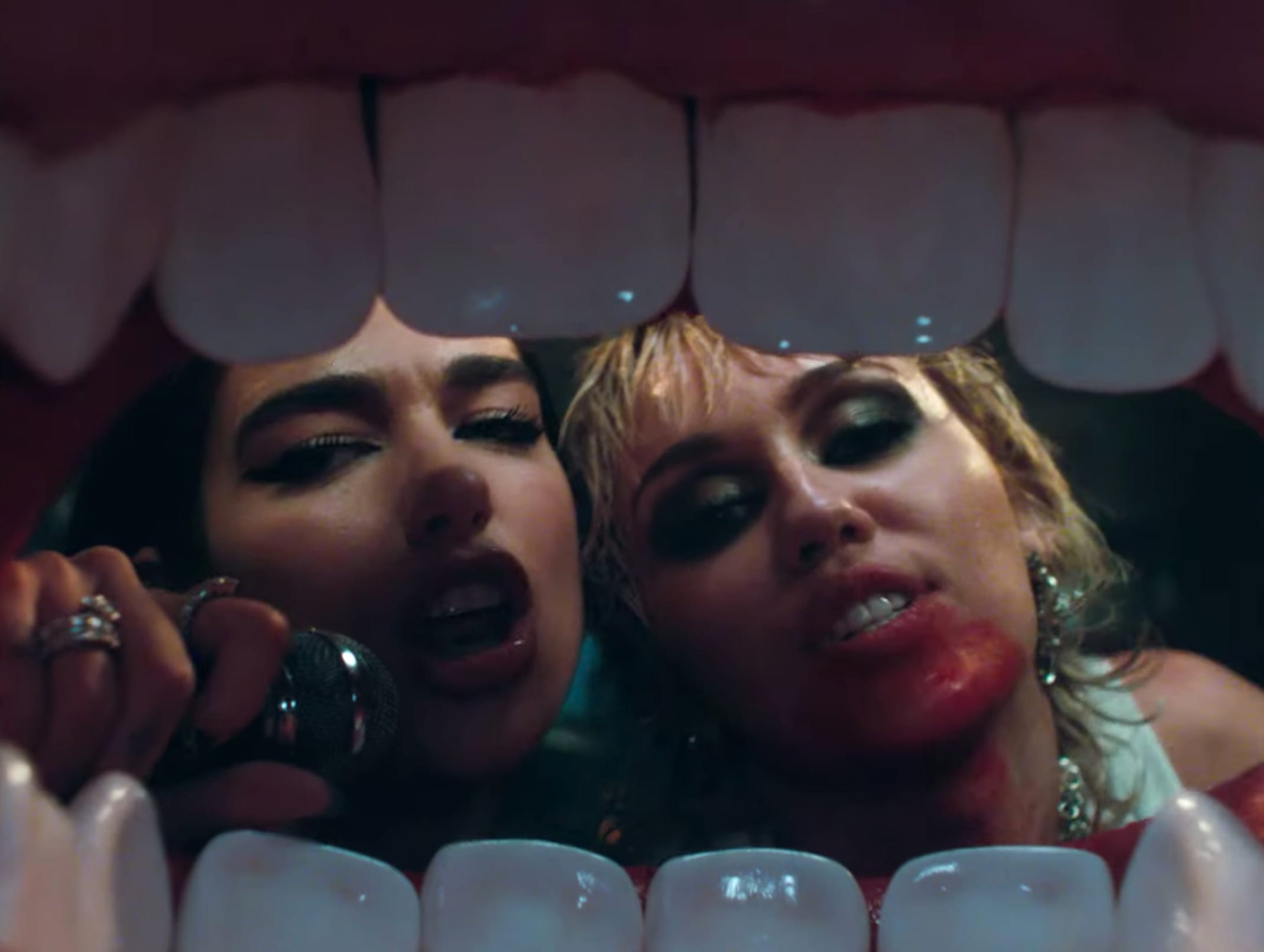 «Жаре ТВ» назначили штраф по протоколу о «демонстрации» ЛГБТ‑отношений за клип на песню Майли Сайрус и Дуа Липы