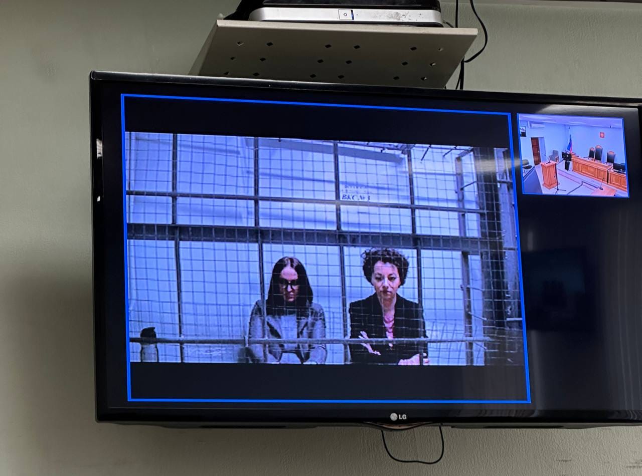 Военный суд до октября продлил арест Жени Беркович и Светланы Петрийчук. Обе находятся под арестом уже год