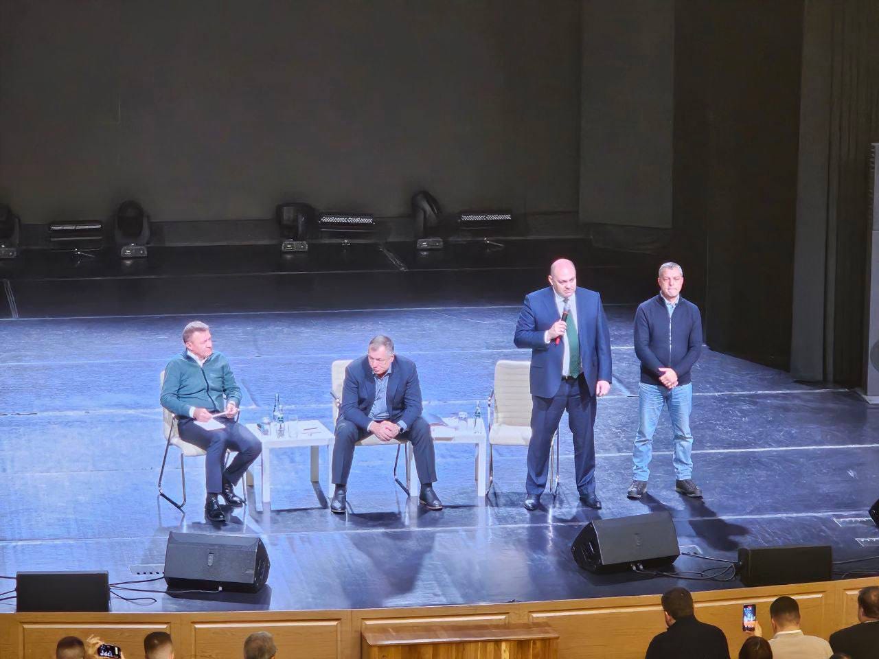 Губернатор Курской области объявил об увольнении главы Суджанского района на встрече с жителями контролируемых ВСУ территорий