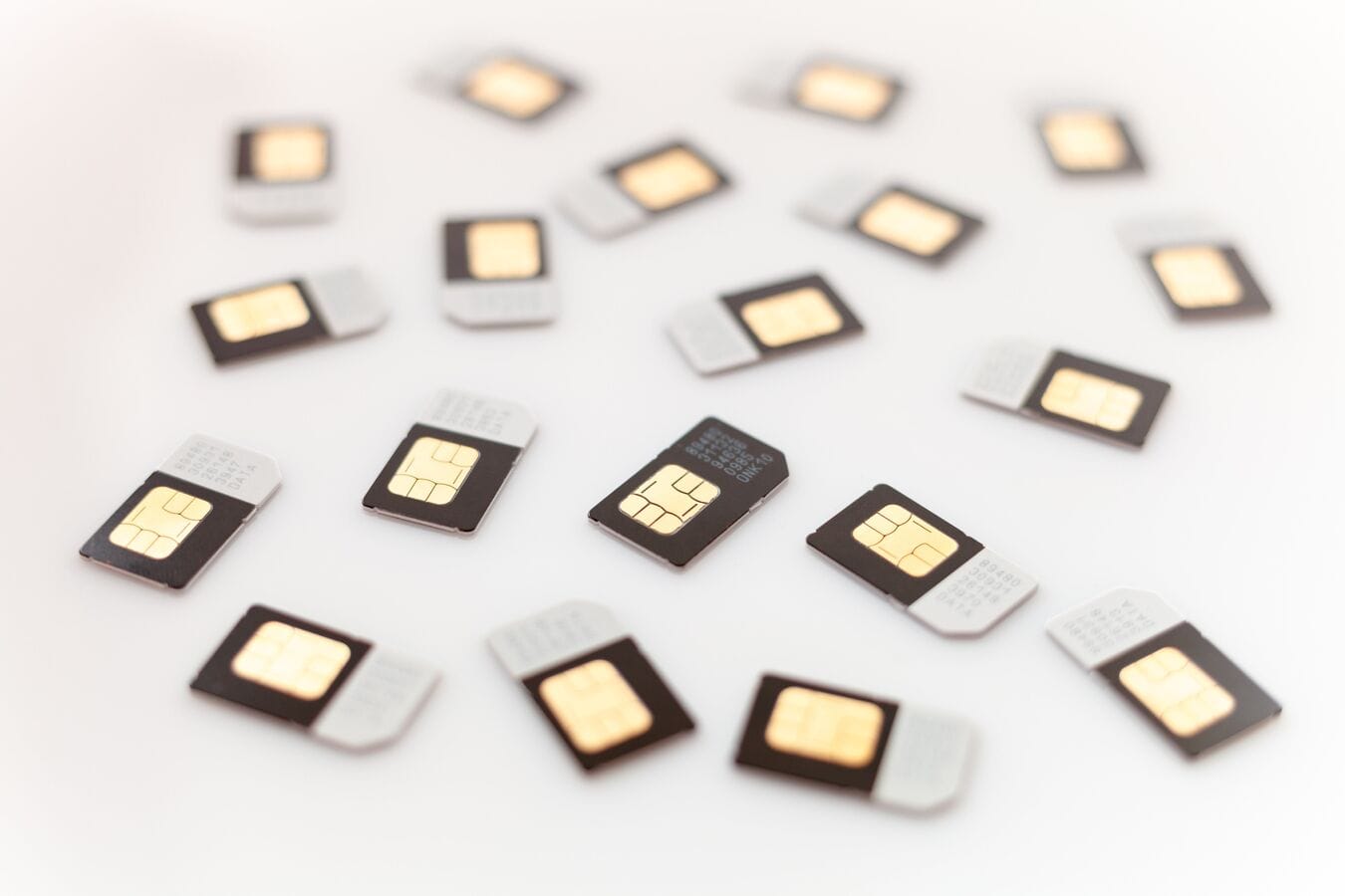 Более 200 тысяч иностранцев сдали биометрические данные для получения российской сим-карты. С начала 2025 года это обязательное условие