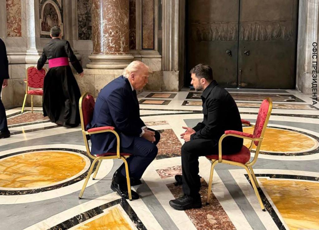 Владимир Зеленский провел встречу с Дональдом Трампом перед похоронами папы Франциска в Ватикане