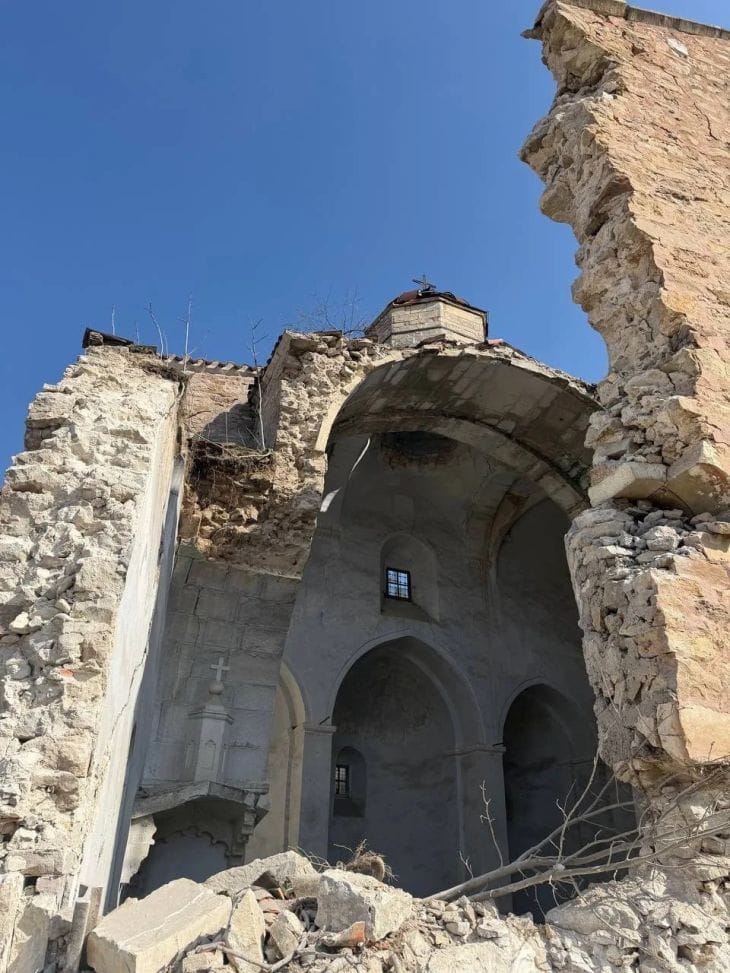 В Феодосии рухнула армянская церковь XV века из списка культурного наследия Украины. Ранее СКР возбудил дело о ее ненадлежащем содержании