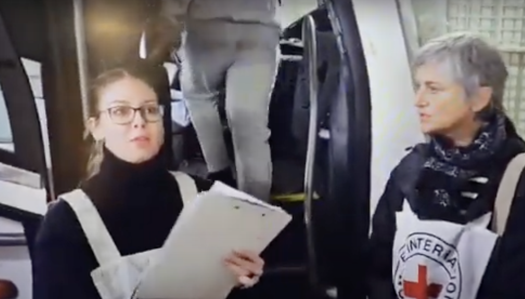 Кадр из видео, где руки не «поломаны»