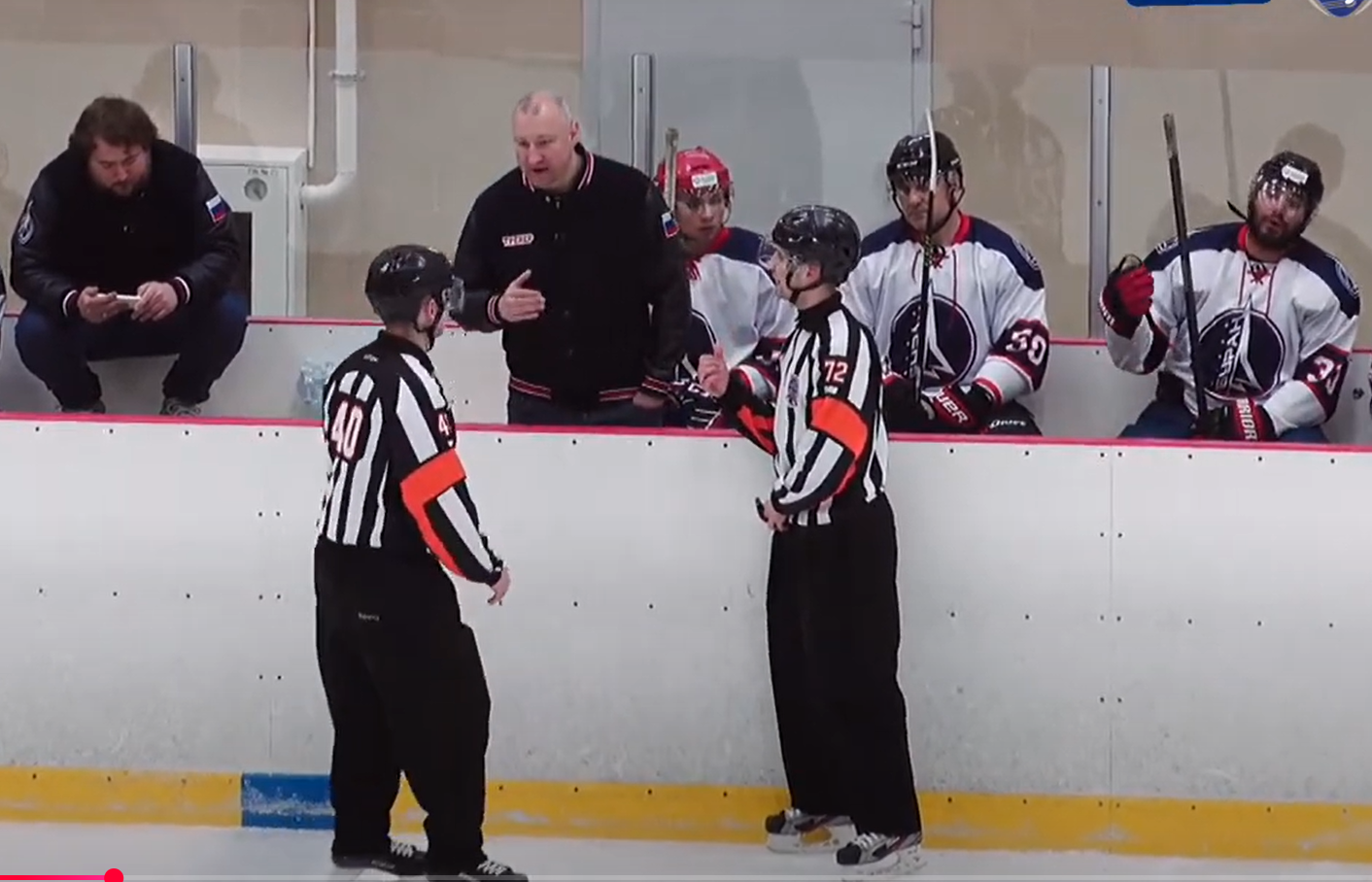 Тренер Мусатов на хоккее