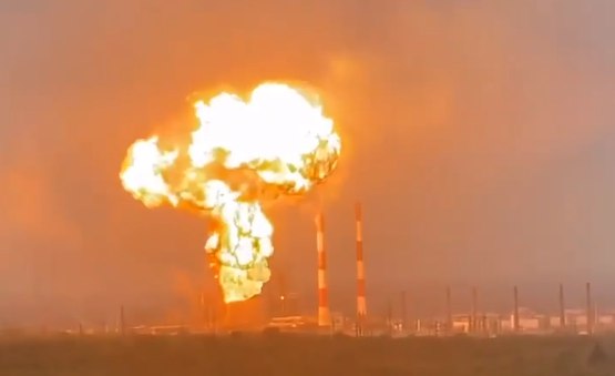 Последствия удара БПЛА по Куйбышевскому НПЗ, Самара, 2 августа 2025 года. ОАО «КУЙБЫШЕВСКИЙ НПЗ» был включен в санкционный список США вместе с «Лукойлом» и «Роснефтью» 