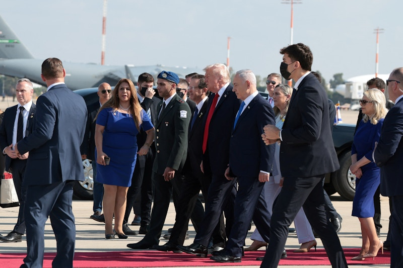 Дональд Трамп и премьер Израиля Биньямин Нетаньяху в день «саммита мира» по сектору Газа 13 октября 2025 года. Фото: Reuters