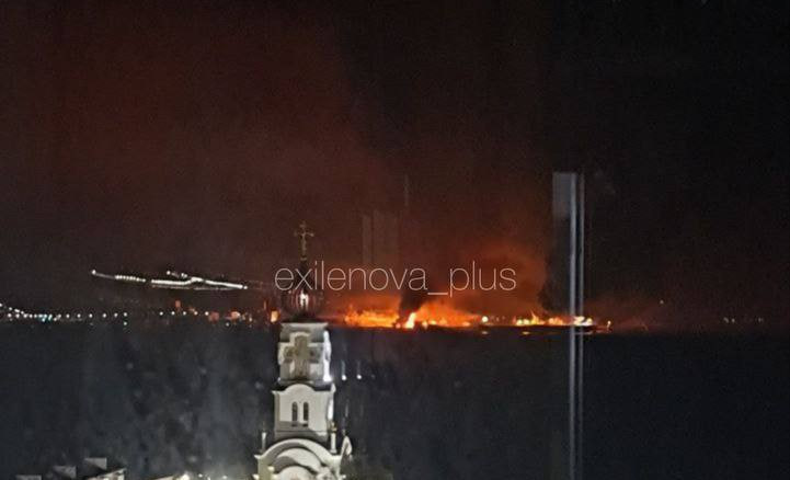 Фото: удар по нефтяному терминалу в порту Новороссийска, 14 ноября 2025 / Exilenova+